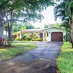 Dinas Home With Modern Interior And Heated Pool