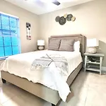 Spacious Home Near Downtown & The Beach