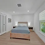 Spacious Villa Azul