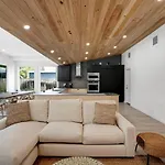 Stunning Modern Coastal Villa - The Three Palms