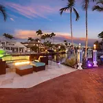 Casa Tropico