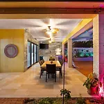 Casa Tropico