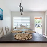 Delray Oasis: Pool, Gazebo & Beach Access