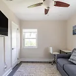 Delray Oasis: Pool, Gazebo & Beach Access