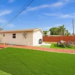 Delray Beach 4Bed Home Football Games Backyard
