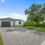 Luxe Comfy Villa, Pool, Location, Parking