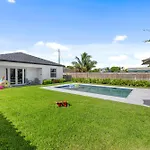 Luxe Comfy Villa, Pool, Location, Parking