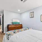 New! Private Pool House With Hot Tub, Free Wi-Fi, Massage Chair And Arcade!