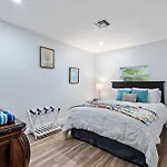 New! Private Pool House With Hot Tub, Free Wi-Fi, Massage Chair And Arcade!
