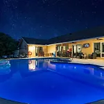 New! Private Pool House With Hot Tub, Free Wi-Fi, Massage Chair And Arcade!