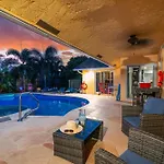 New! Private Pool House With Hot Tub, Free Wi-Fi, Massage Chair And Arcade!