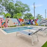 Exclusive Oasis, Exotic Pool & Miami Inspired Art