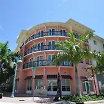Stylish Delray Beach House Next To Pool