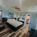 Artistic Retreat, King Suite With Private Balcony!