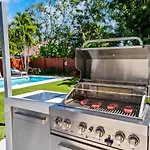 Pool And Spacious Backyard - Delray Beach Home