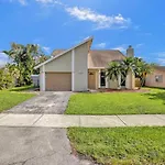 Luxurious 3-Bedroom House W Priv Pool Game Room