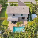 Luxurious 3-Bedroom House W Priv Pool Game Room