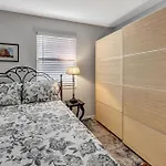 Magnificent Beach Townhome Steps From Atlantic Ave