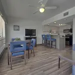 Getaways At Dover House Resort