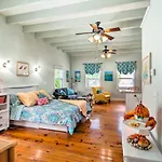 Zen Studio With Pool And Tropical Bar By Atlantic Ave