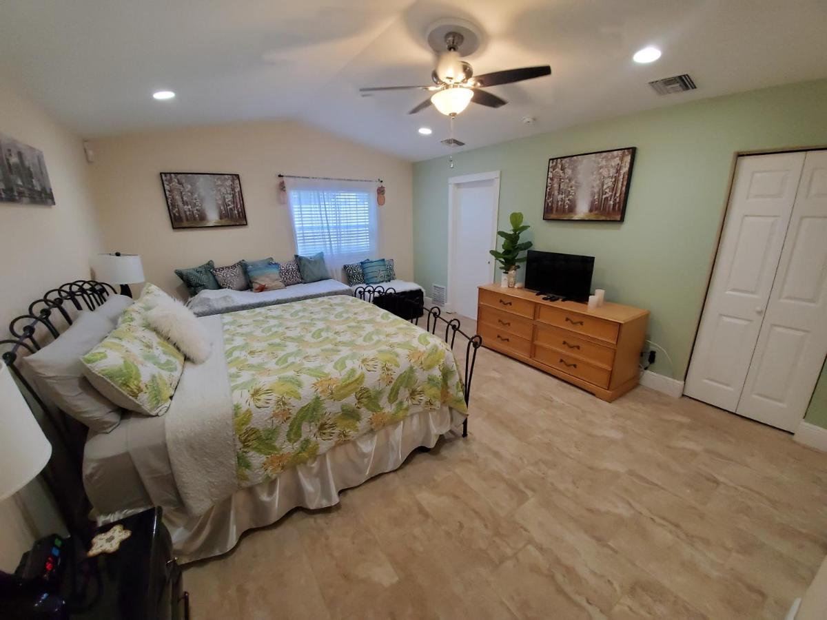 Beautiful Spacious And Luxury Delray House! Near The Beach! Holiday home Delray Beach