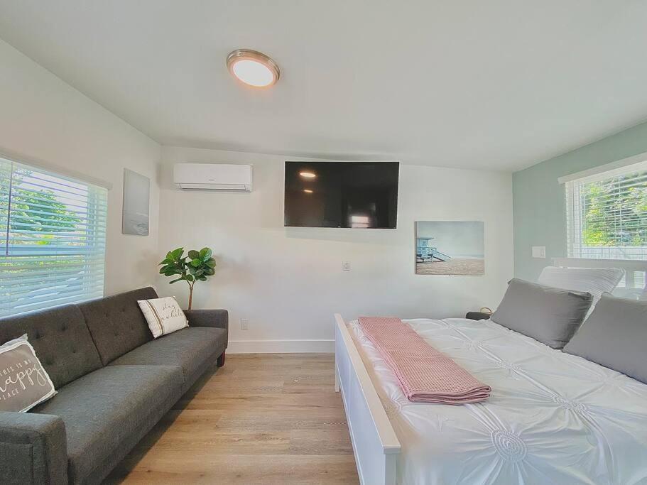 Private Tiny House For 1 Or 2 Near Downtown Delray And Beach Holiday home Delray Beach