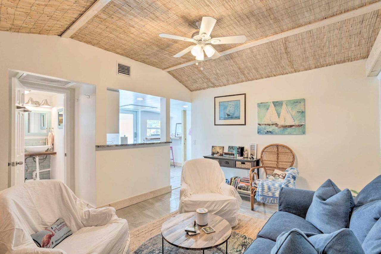Del Ray Heated Saltwater Pool And Bar!