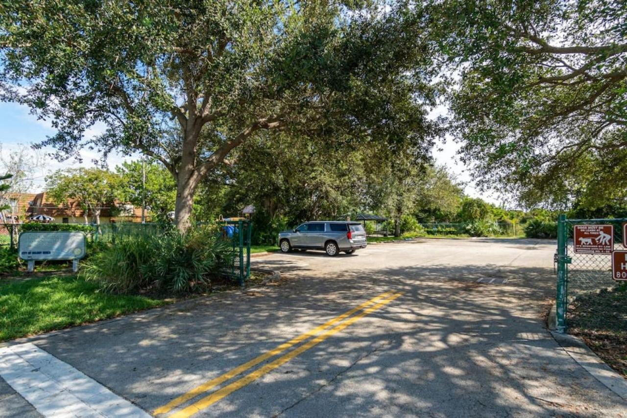 Holiday home Dinas With Modern Interior And Heated Pool Delray Beach