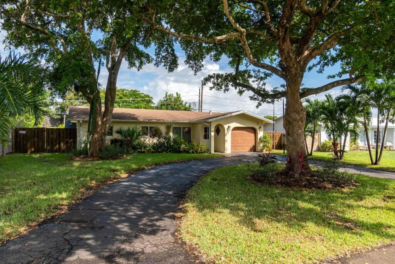 Dinas With Modern Interior And Heated Pool Holiday home Delray Beach