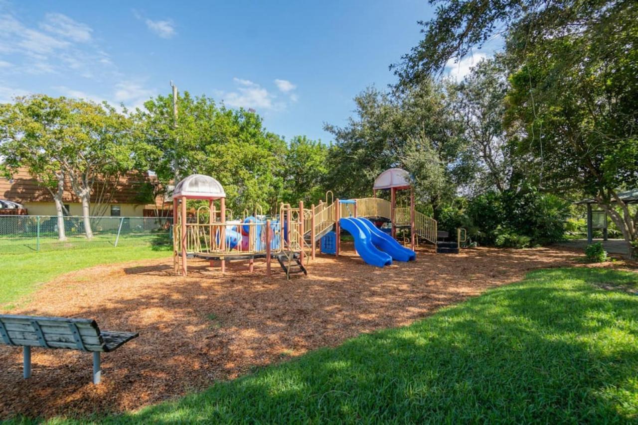 Holiday home Dinas With Modern Interior And Heated Pool Delray Beach