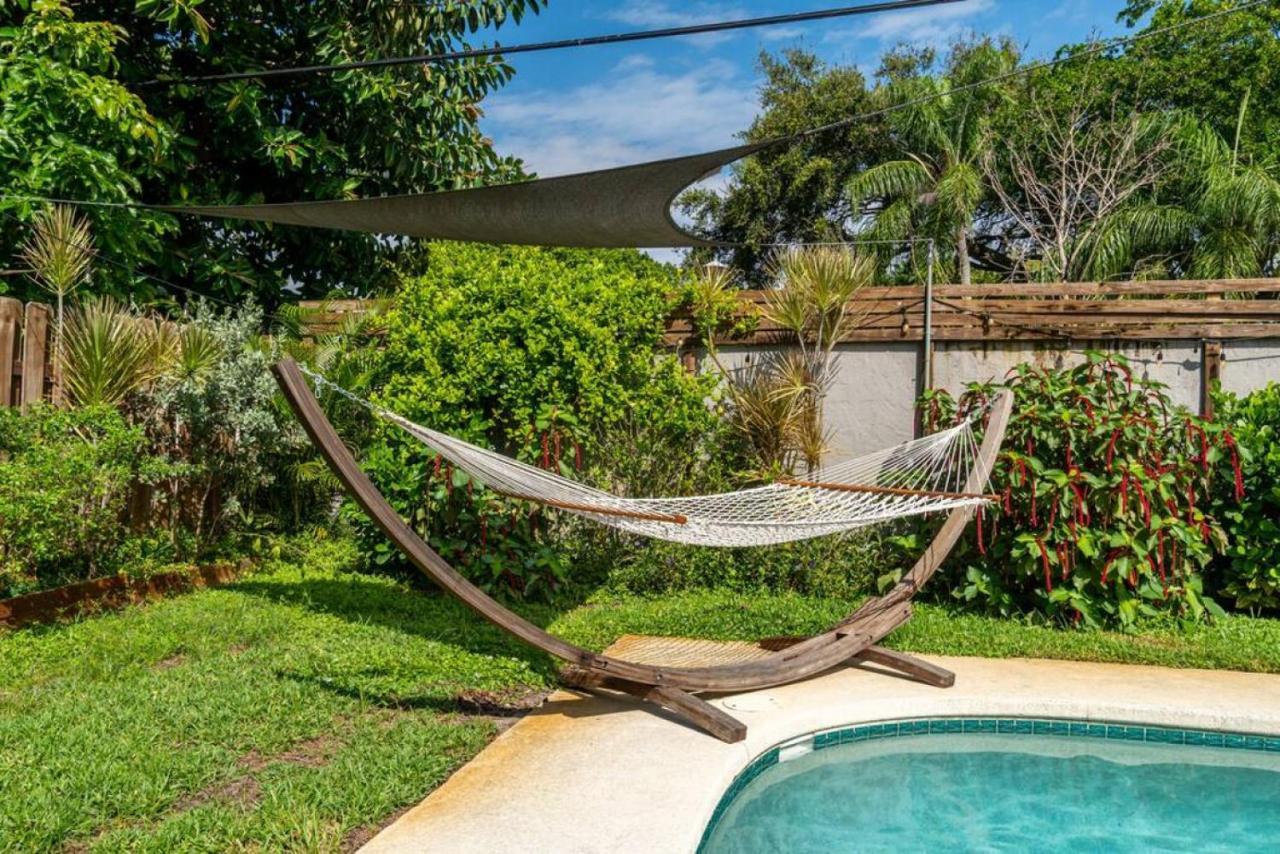 Dinas With Modern Interior And Heated Pool Holiday home Delray Beach