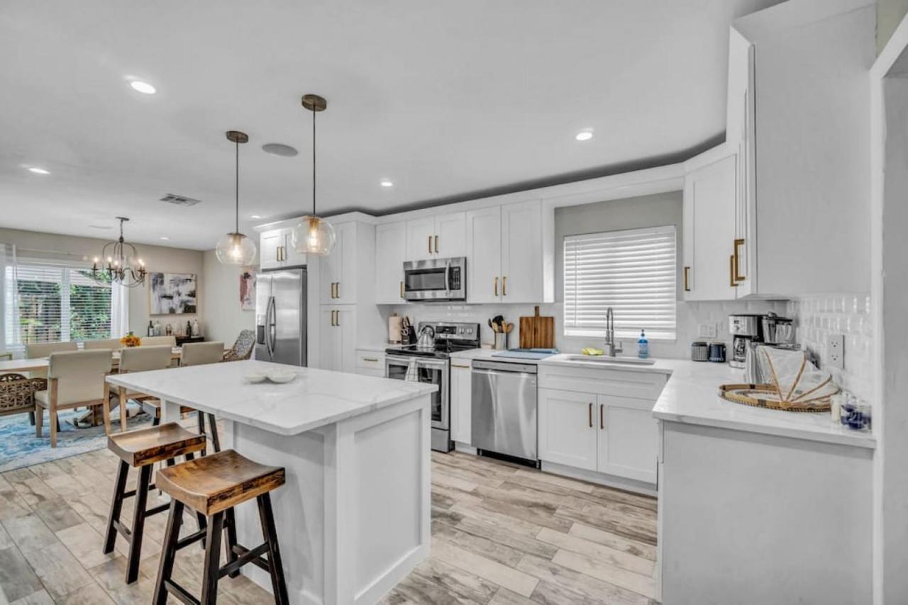 Dinas With Modern Interior And Heated Pool