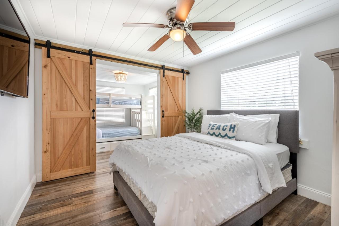 Apartment Flip Flop *