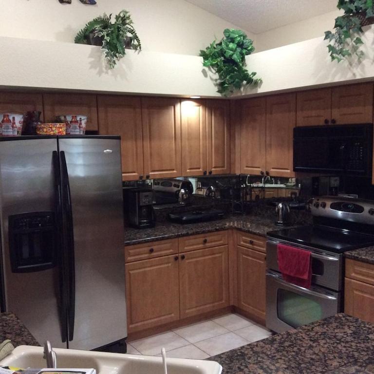 Poolside Paradise: Furnished 3-bedroom With Clubhouse Access * Delray Beach