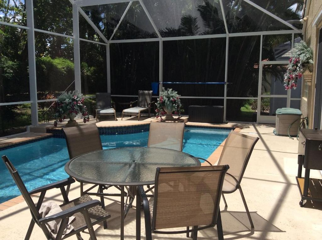 Poolside Paradise: Furnished 3-bedroom With Clubhouse Access *