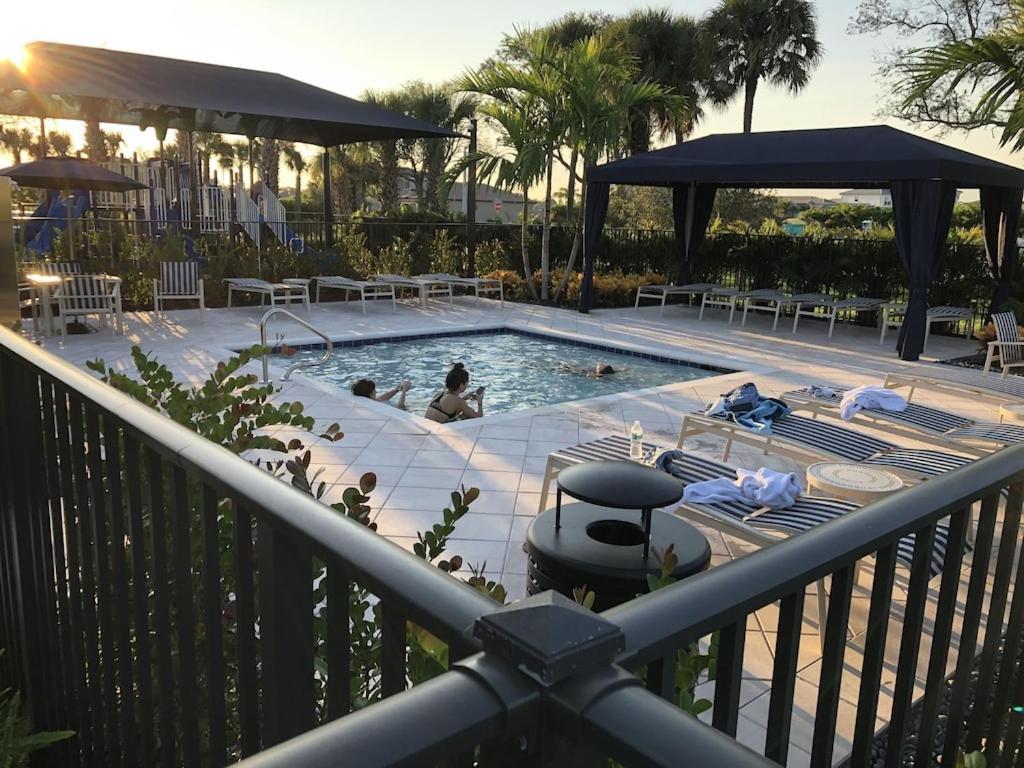 Holiday home Poolside Paradise: Furnished 3-bedroom With Clubhouse Access *