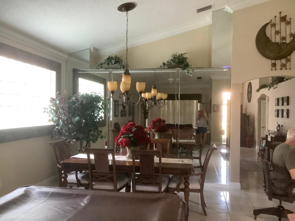 Holiday home Poolside Paradise: Furnished 3-bedroom With Clubhouse Access *