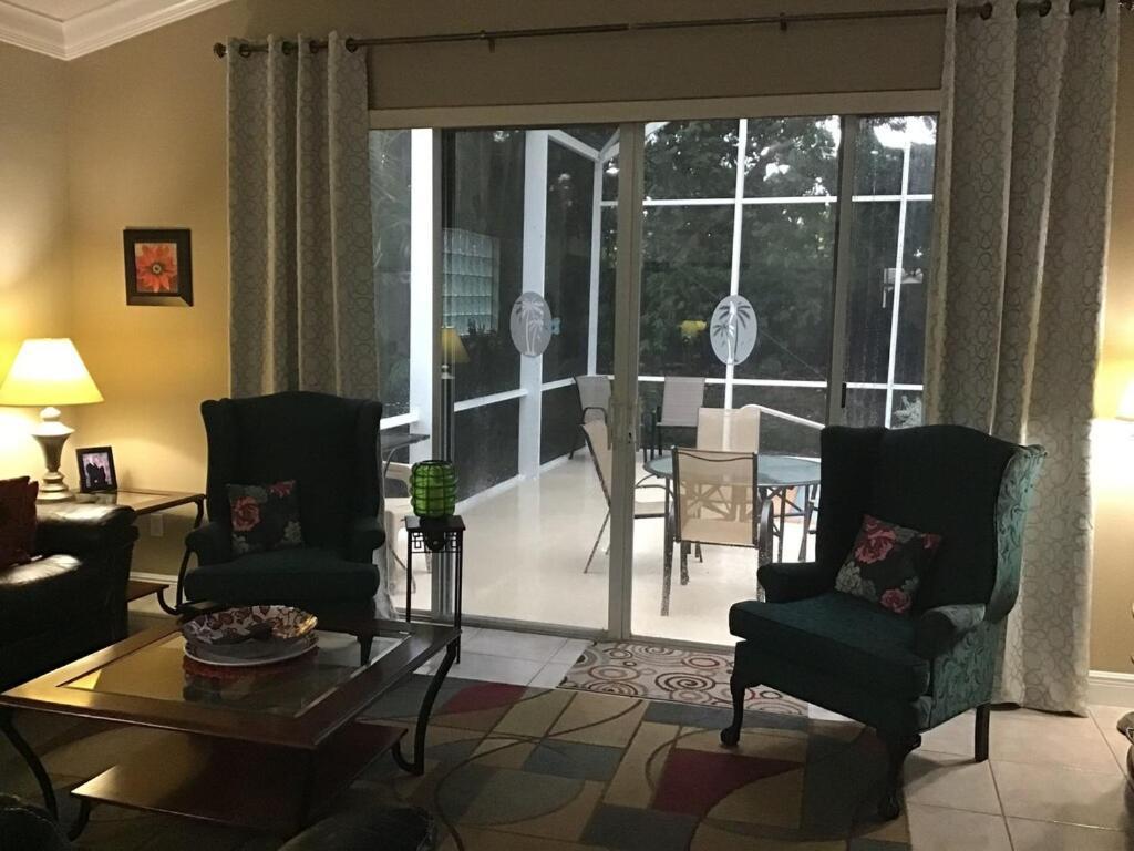 Poolside Paradise: Furnished 3-bedroom With Clubhouse Access Holiday home