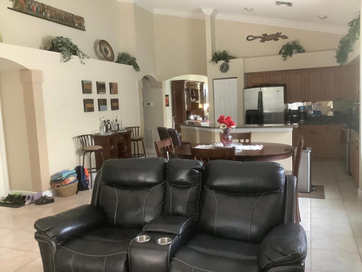 Poolside Paradise: Furnished 3-bedroom With Clubhouse Access *