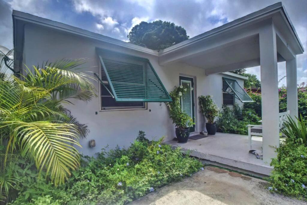 Stylish Delray House Next To Pool Delray Beach