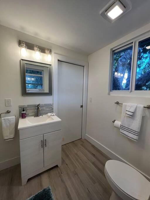 Stylish Delray House Next To Pool Holiday home *