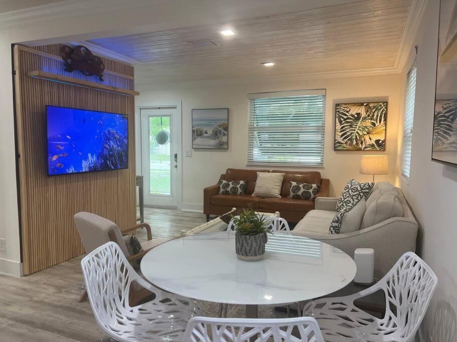 Holiday home Stylish Delray House Next To Pool Delray Beach