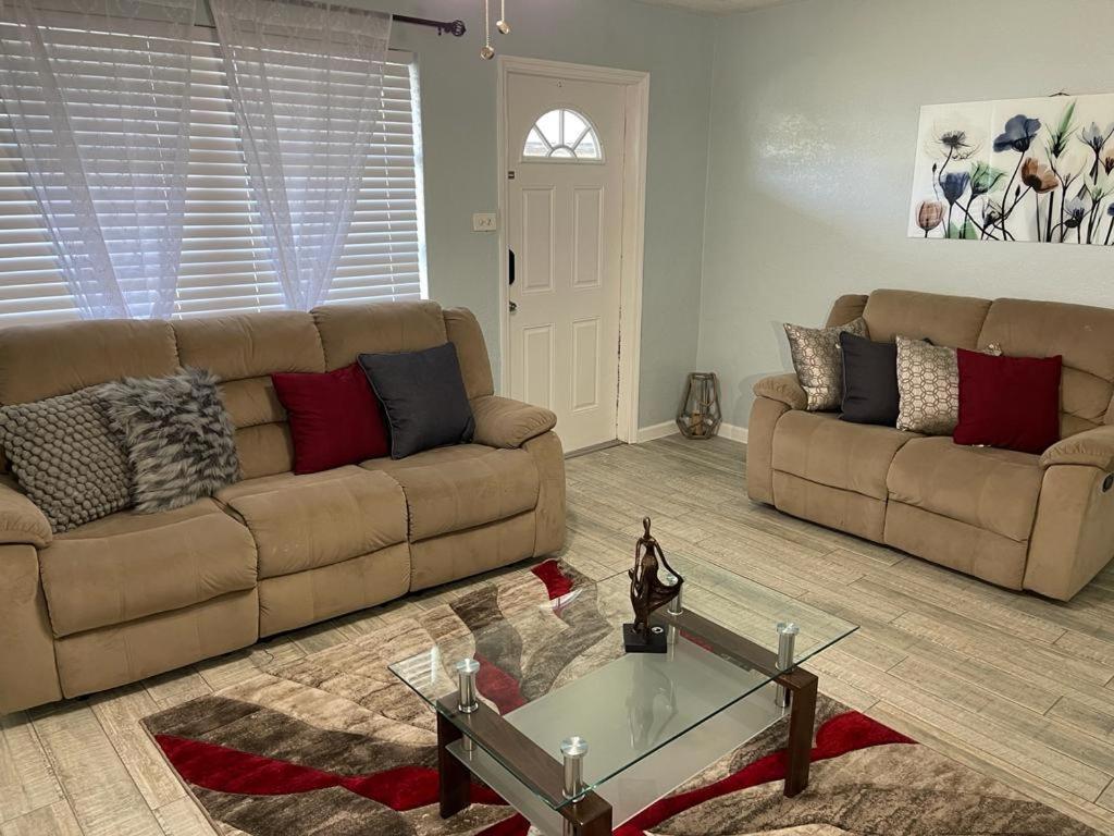 Cozy 2 Bedrooms Near The And Downtown Delray
