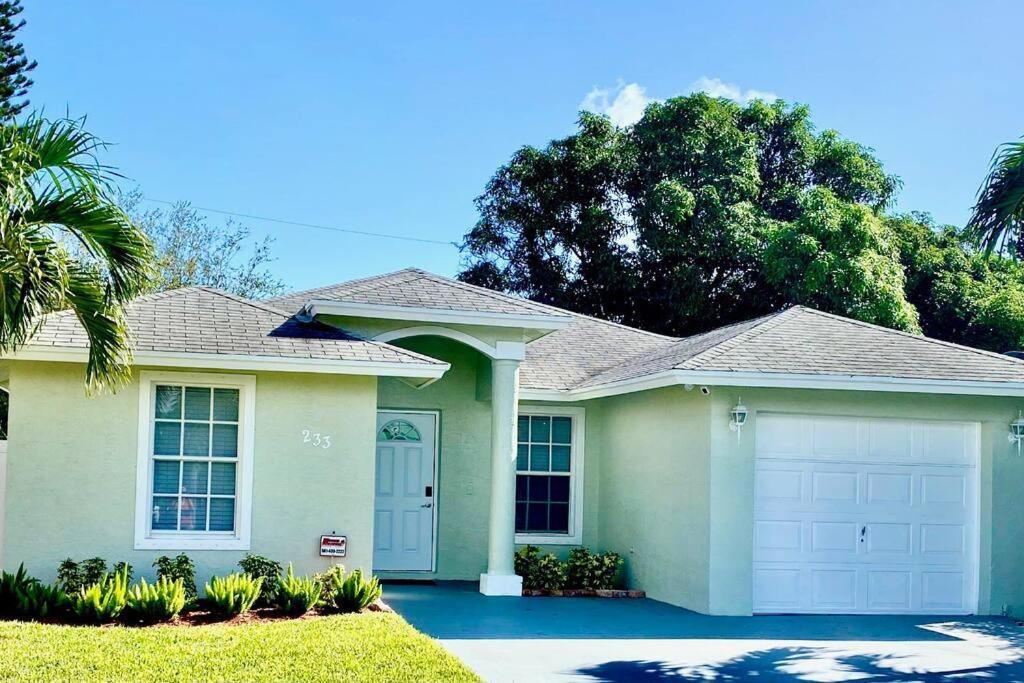 Spacious Near Downtown & The Holiday home