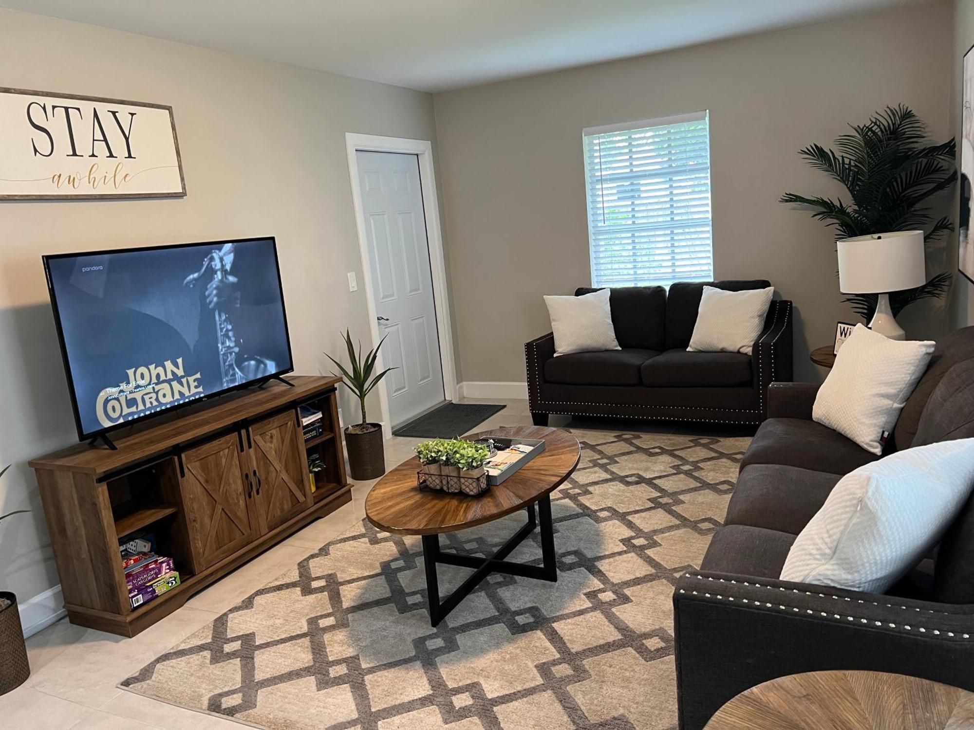 Holiday home Spacious Near Downtown & The
