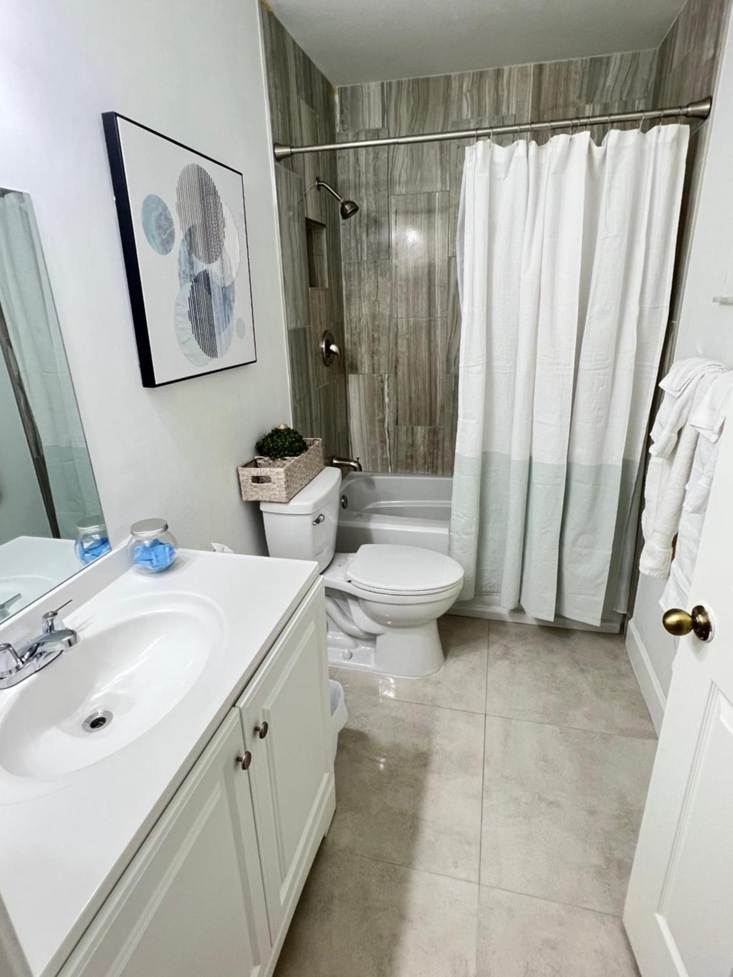 Spacious Near Downtown & The