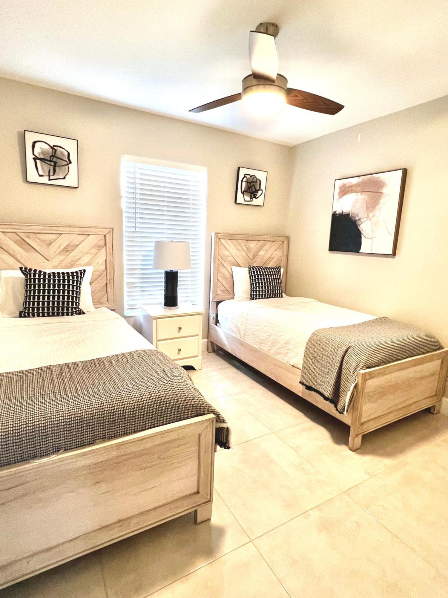 Spacious Near Downtown & The Holiday home