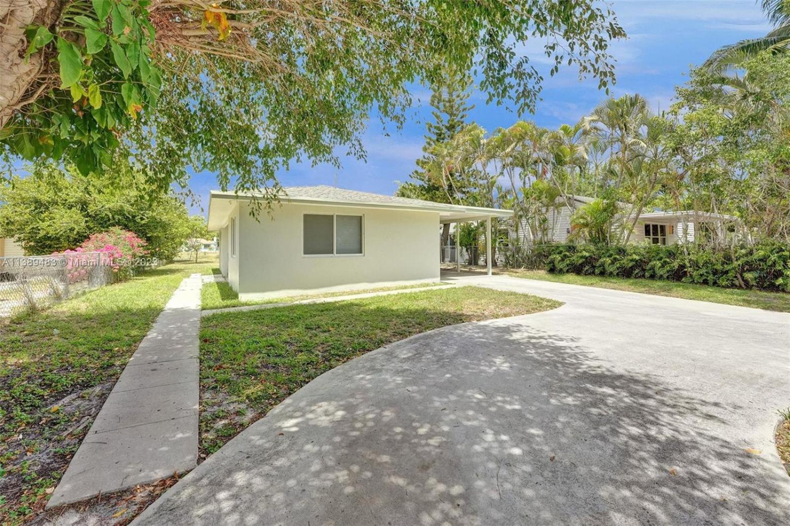 Walk To Everything In Delray Apartment