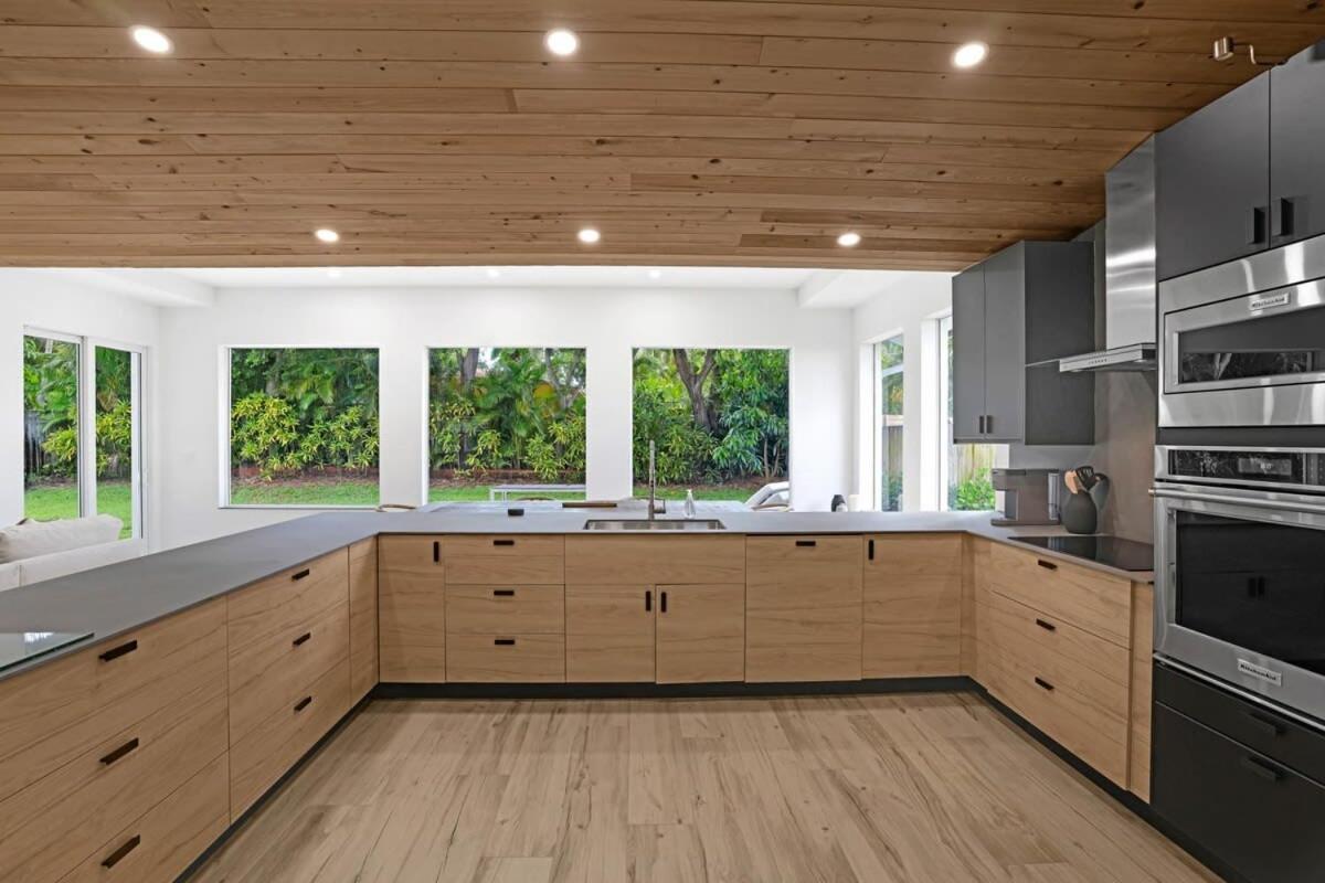 Holiday home Stunning Modern Coastal - The Three Palms Delray Beach