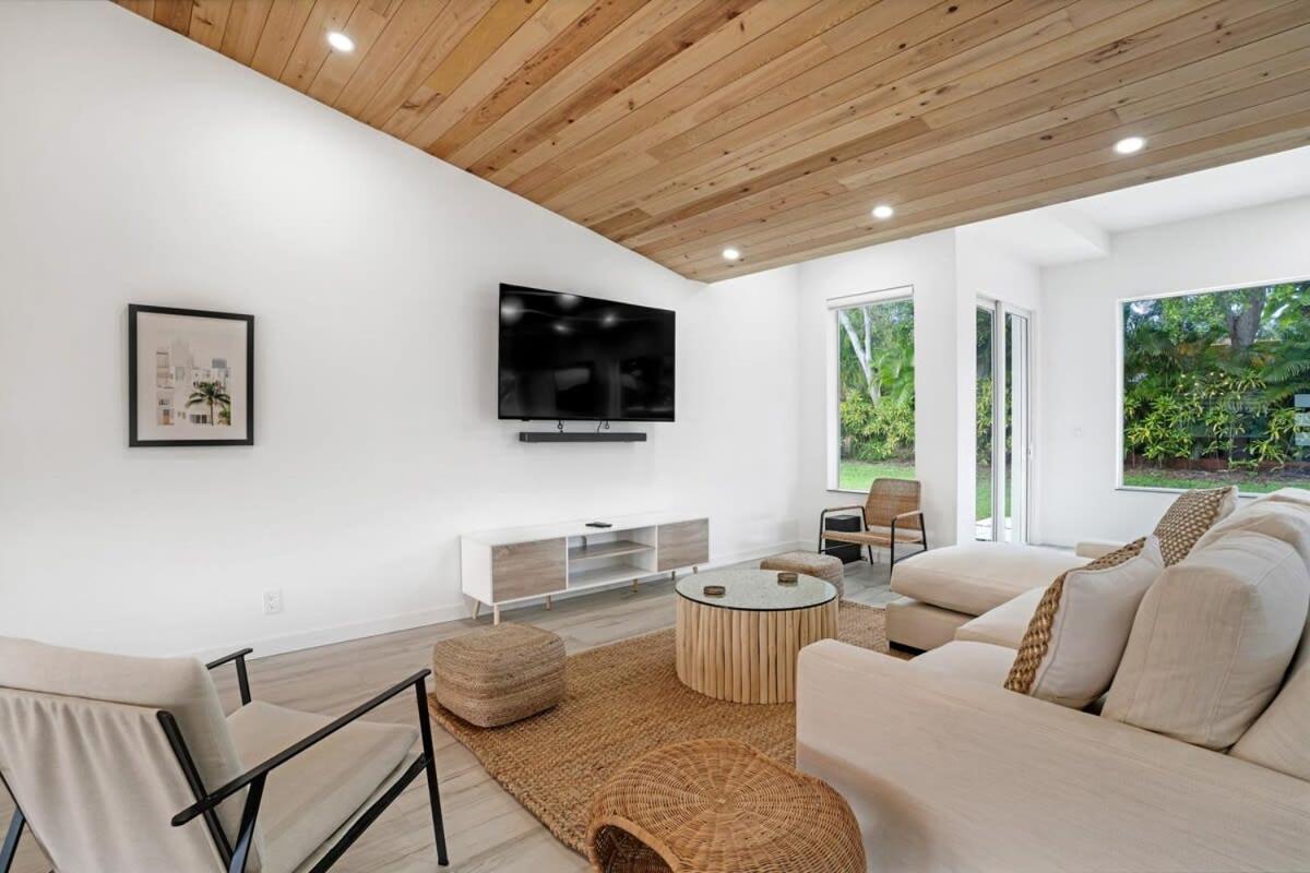Holiday home Stunning Modern Coastal - The Three Palms